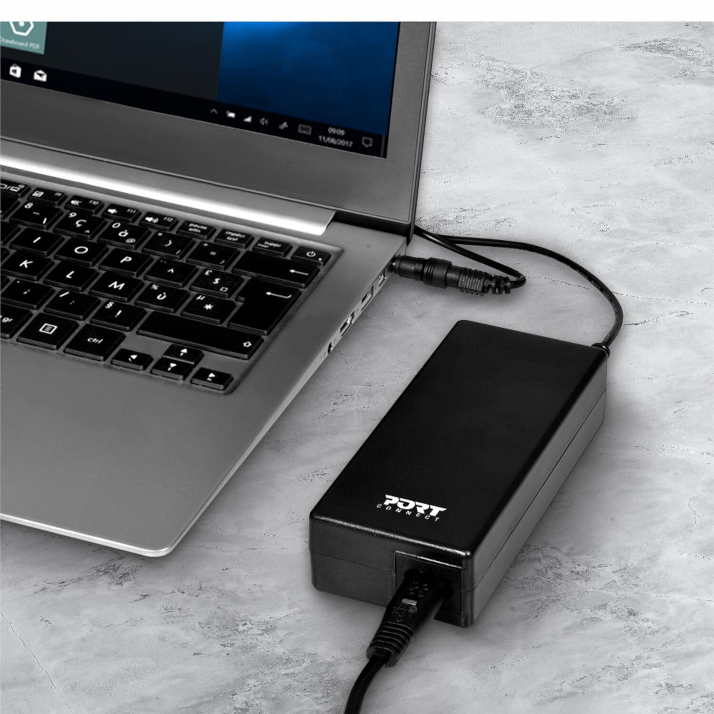 Port Connect 90W Notebook Adapter Universal - Black