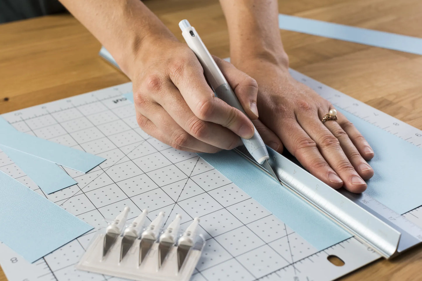 2004843 - Cricut TrueControl Knife Kit (Blue) with 5x spare blades .