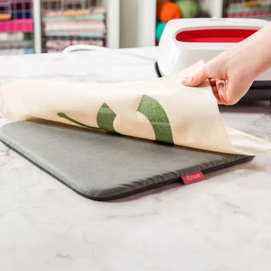 2006053 Cricut EasyPress Mat (30x30cm); Protect your surface area and achieve flawless iron-on applications